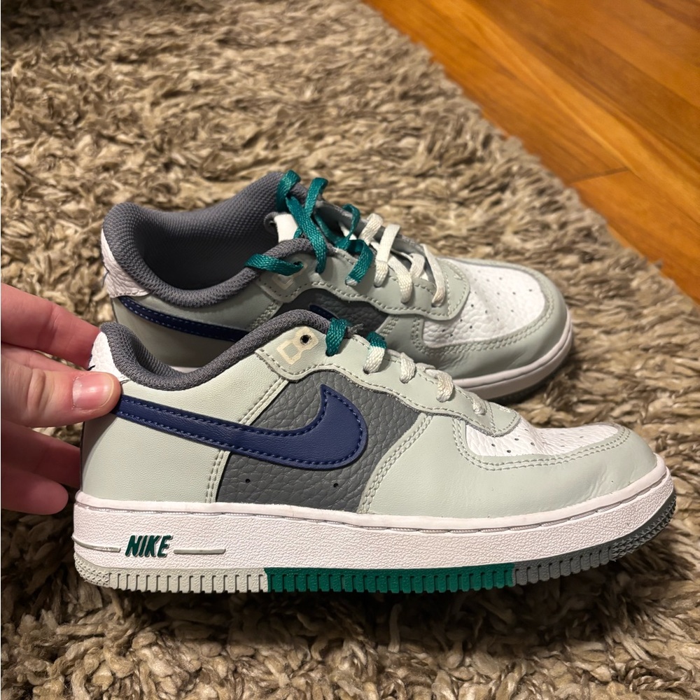 Nike Air Force 1 Low - Like new!